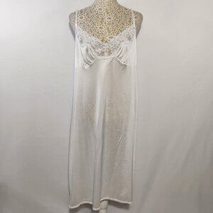 VASSARETTE Size 26" 44/50 White Nylon Floral Lace Adjustable Strap Slip Dress